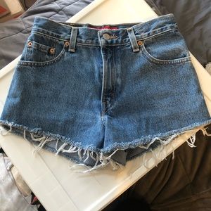 Levi’s Classic 550 Jean Cutoff Shorts